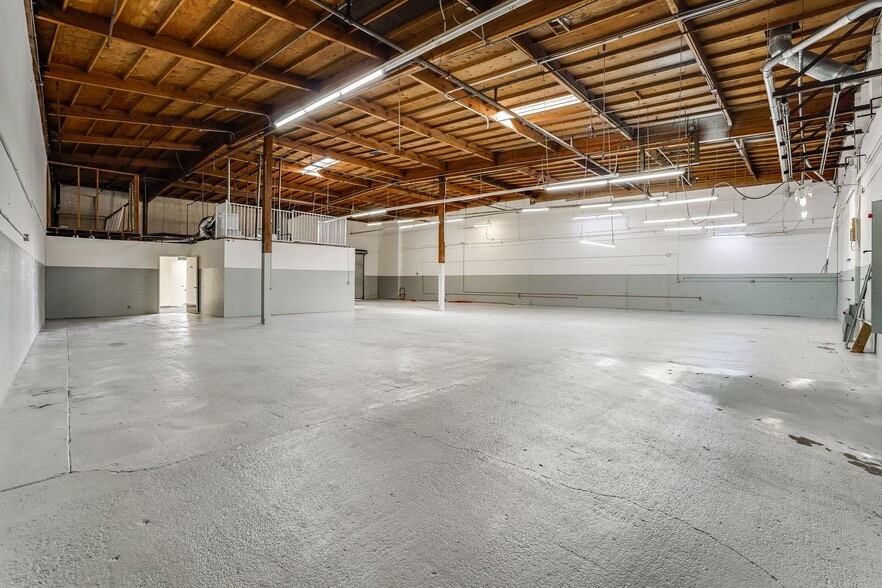 More Photos Of 1305-1331 Rollins Rd, Burlingame Warehouse For Lease