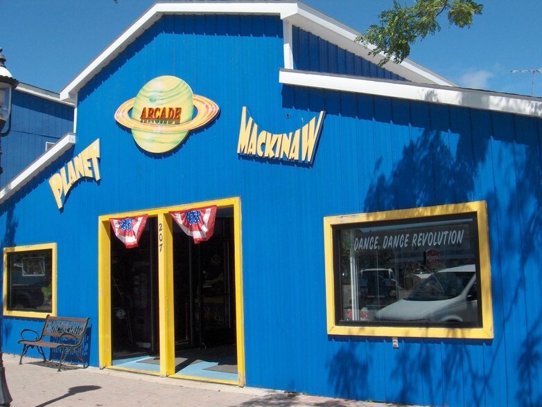 More Photos Of 207 E Central Ave, Mackinaw City Freestanding For Lease