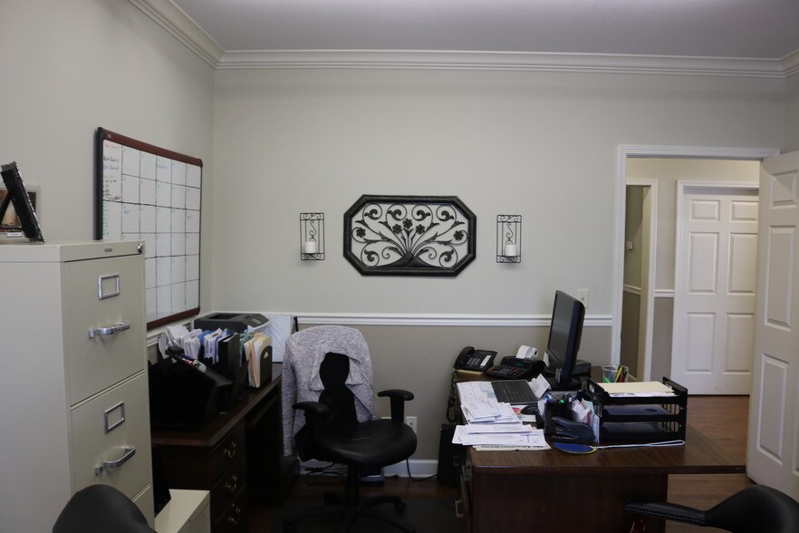 More Photos Of 2415 Lusk St, Guntersville Warehouse For Lease