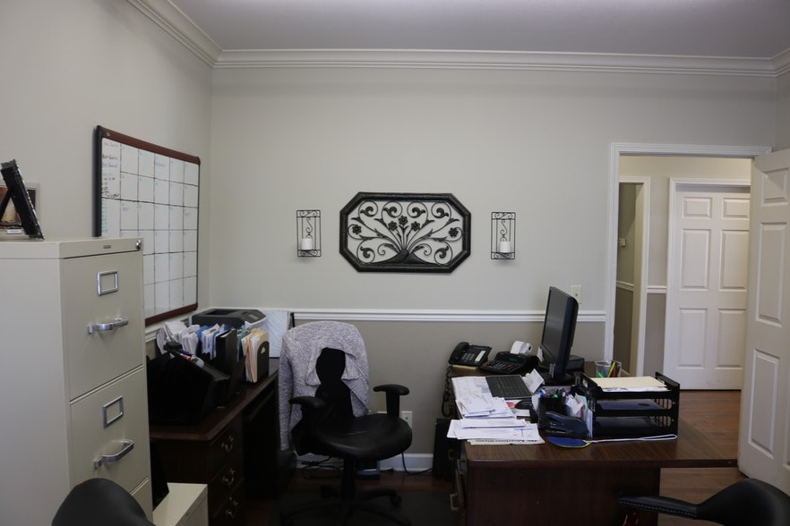 More Photos Of 2415 Lusk St, Guntersville Warehouse For Sale