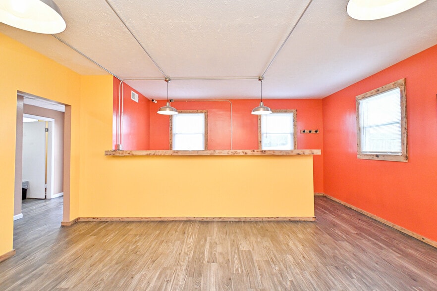 More Photos Of 8240 Clara Ave, Cincinnati Office For Sale