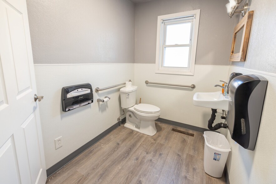 More Photos Of 628 Royer St, Roseville Schools For Lease