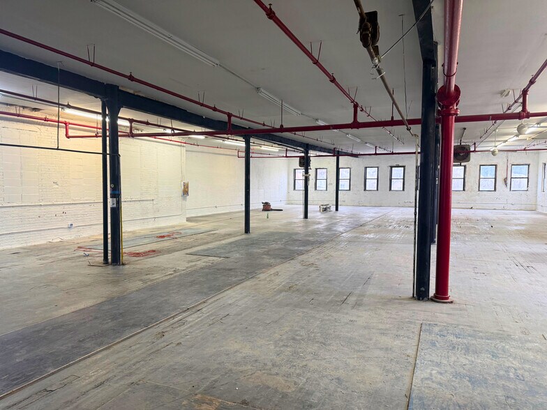More Photos Of 4130 Park Ave, Bronx Manufacturing For Lease