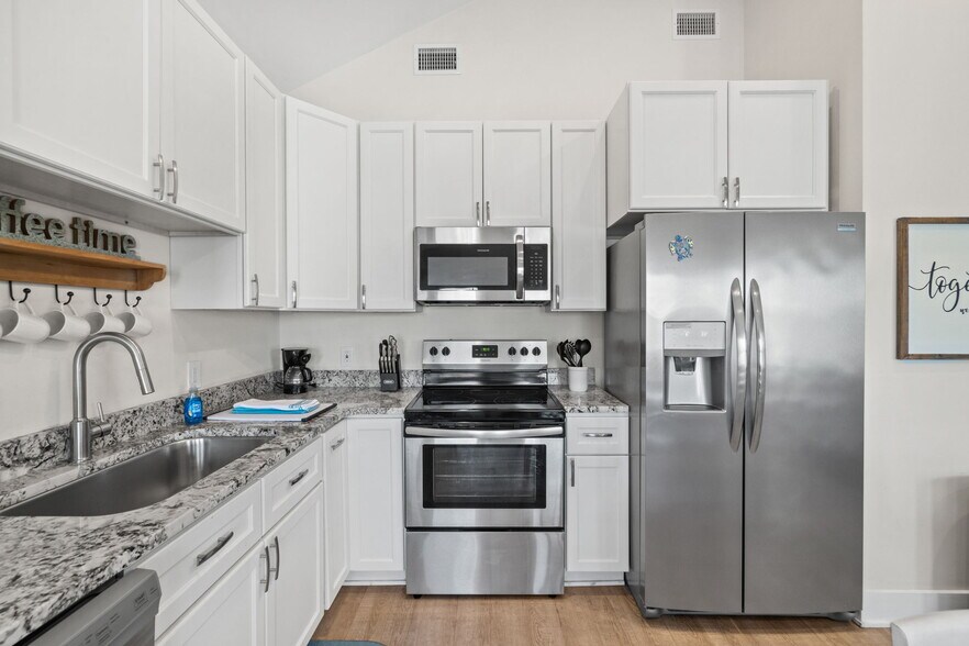 More Photos Of 2906 Sarah Jean Ct, Panama City Manufactured Housing Mobile Home Park For Sale