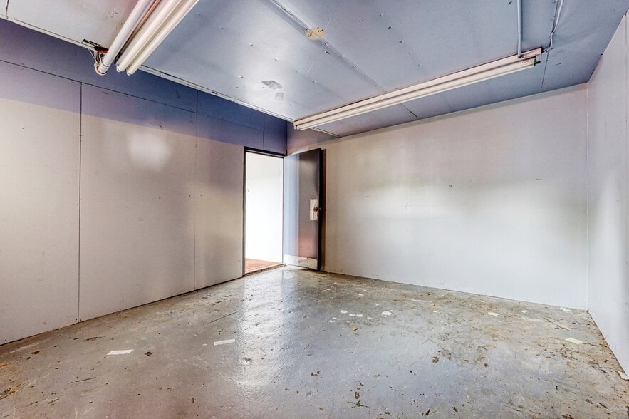 More Photos Of 109-111 Ethel Ave, Hawthorne Warehouse For Sale