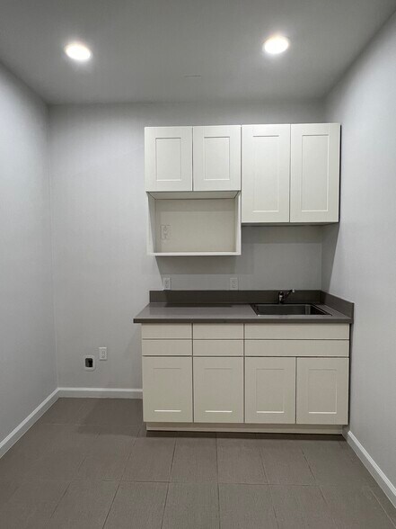 More Photos Of 9016 Fullbright Ave, Chatsworth Warehouse For Lease