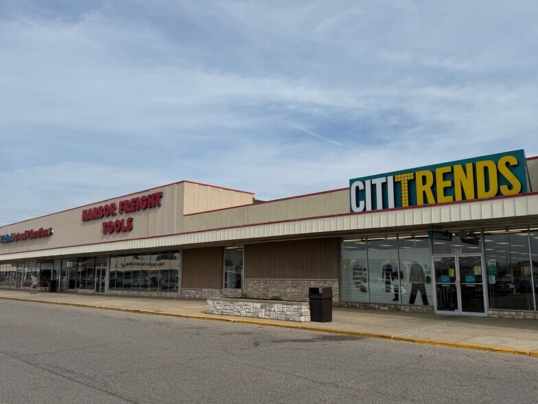 More Photos Of 822 W McKinley Ave, Mishawaka Unknown For Lease