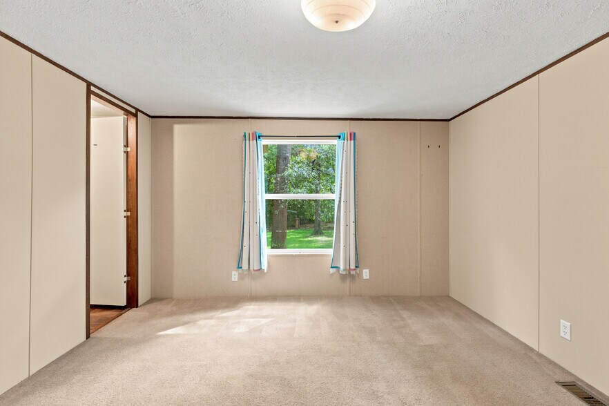 More Photos Of 7362 Washington Ave, Montgomery Flex For Sale