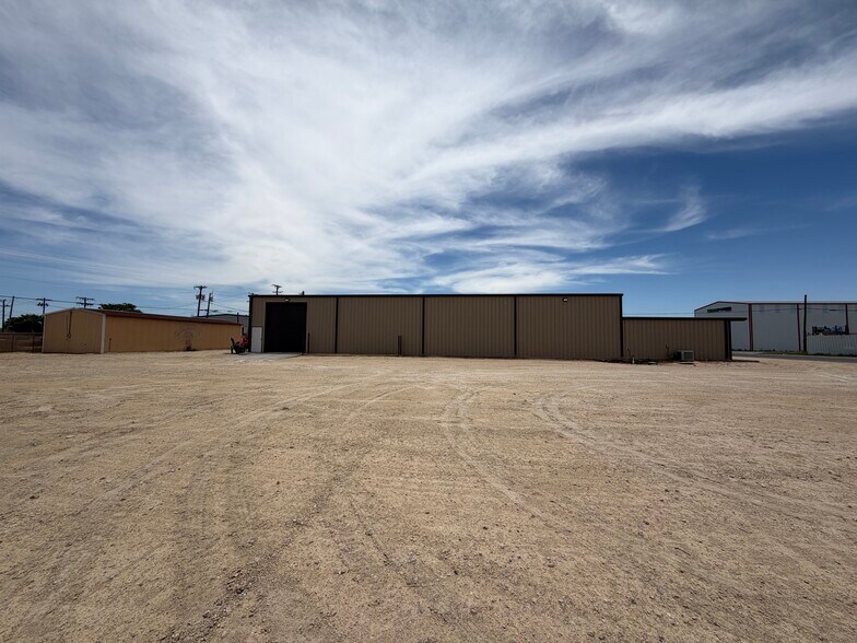 More Photos Of 2012 46th St, Odessa Industrial For Lease