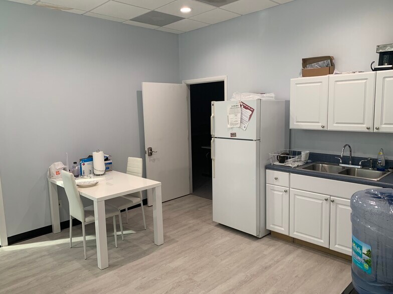 More Photos Of 750 3rd St, Neptune Beach Office For Lease