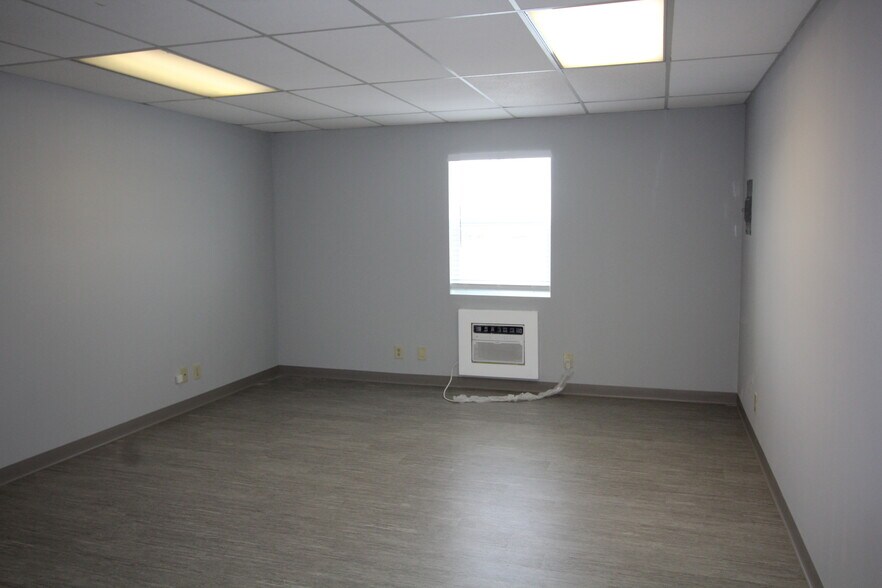 More Photos Of 106 Commerce Way, Jupiter Warehouse For Lease