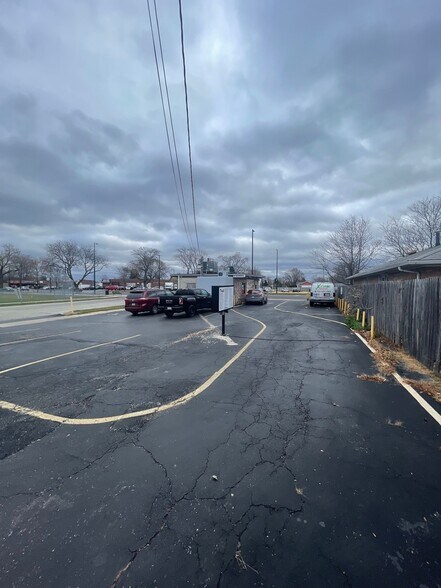 More Photos Of 6300 W 79th St, Burbank Fast Food For Lease