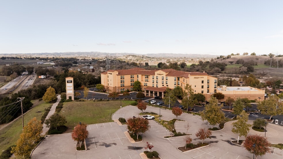 More Photos Of 905 El Camino Real, Atascadero Unknown For Lease