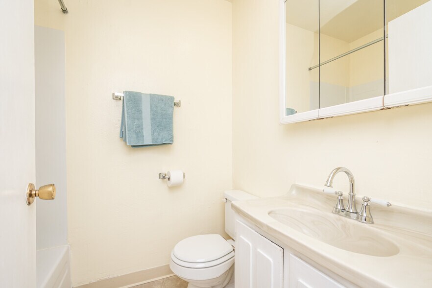 More Photos Of 1829 H St, Sacramento Apartments For Sale
