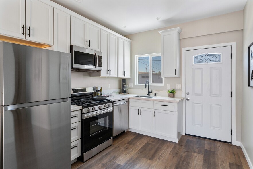 More Photos Of 4924-4926 Iroquois Ave, San Diego Specialty For Sale