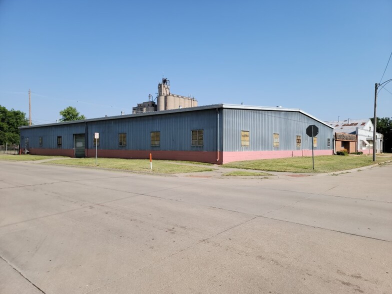 Primary Photo Of 412 N Chestnut St, Mcpherson Warehouse For Sale