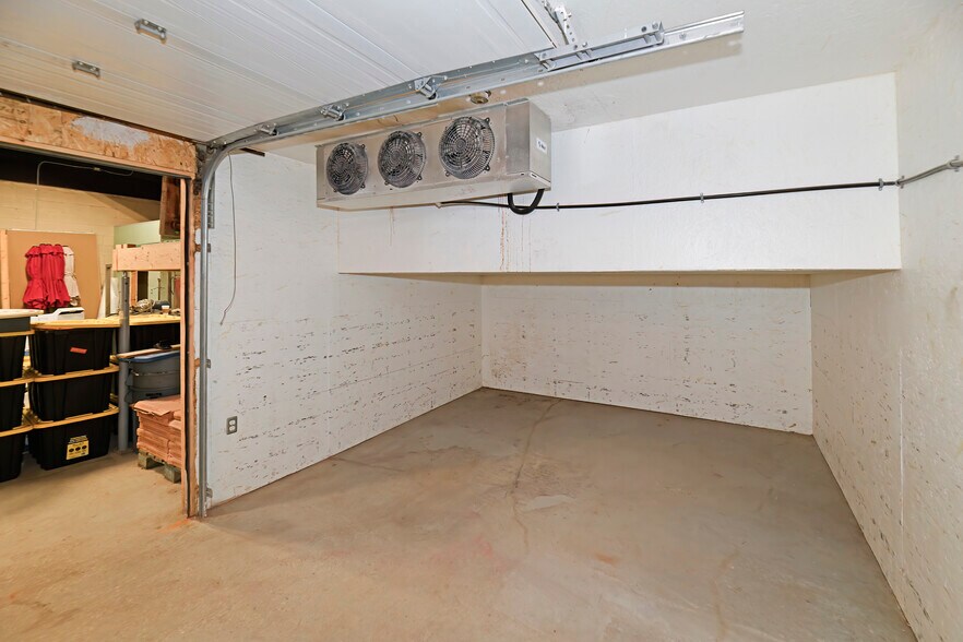 More Photos Of 30R First Ave, Toronto Light Distribution For Sale