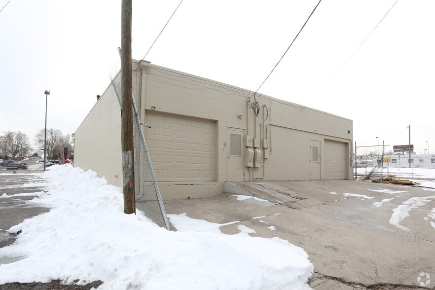 More Photos Of 47 S Federal Blvd, Denver Flex For Sale