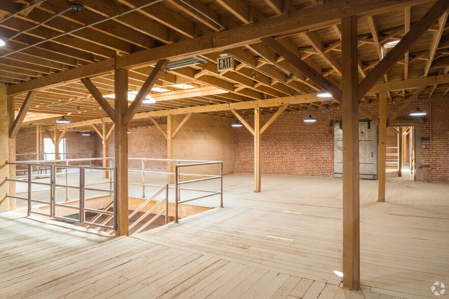 More Photos Of 1419 W 24th St, Los Angeles Warehouse For Sale