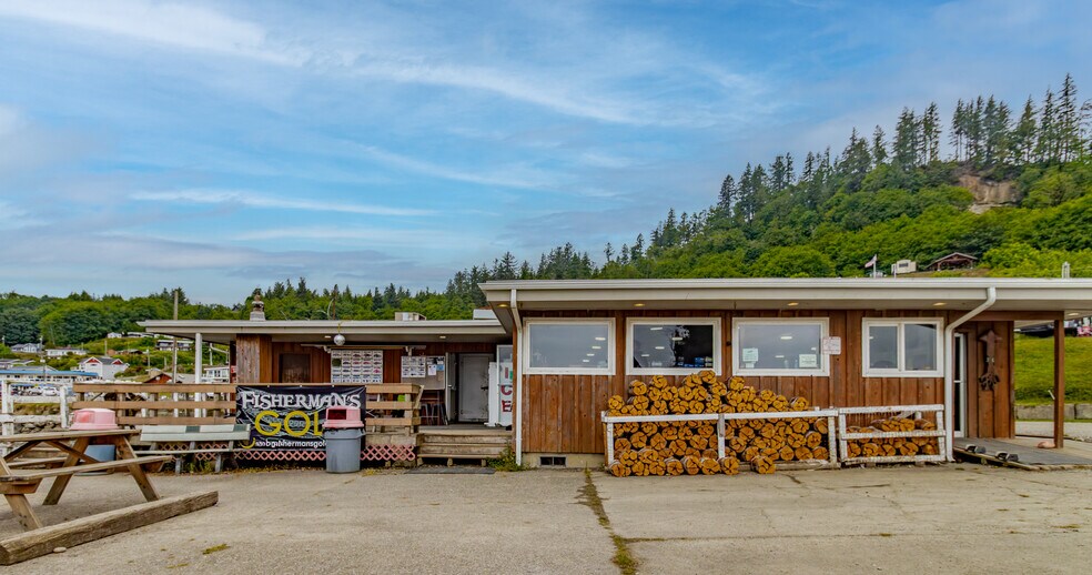 More Photos Of 444 Front St, Sekiu Hotel For Sale