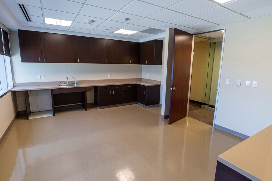 More Photos Of 1600 N Redbud Blvd, McKinney Office For Sale