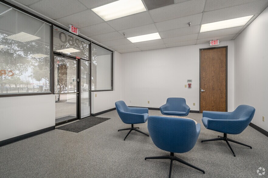 More Photos Of 7250 W 43rd St, Houston Warehouse For Lease