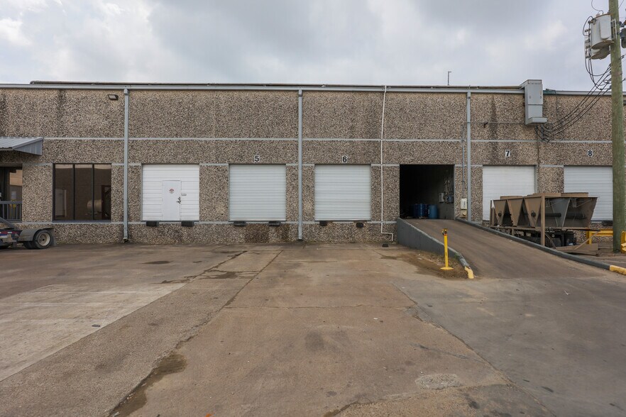More Photos Of 3605 Willowbend Blvd, Houston Unknown For Lease