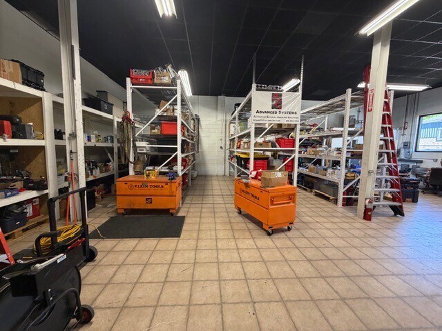 More Photos Of 1020 W 14 Mile Rd, Clawson Warehouse For Sale