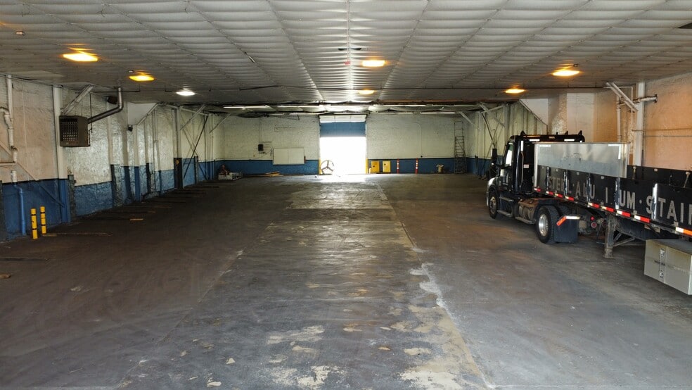 More Photos Of 164-168 Montgomery St, Albany Distribution For Sale