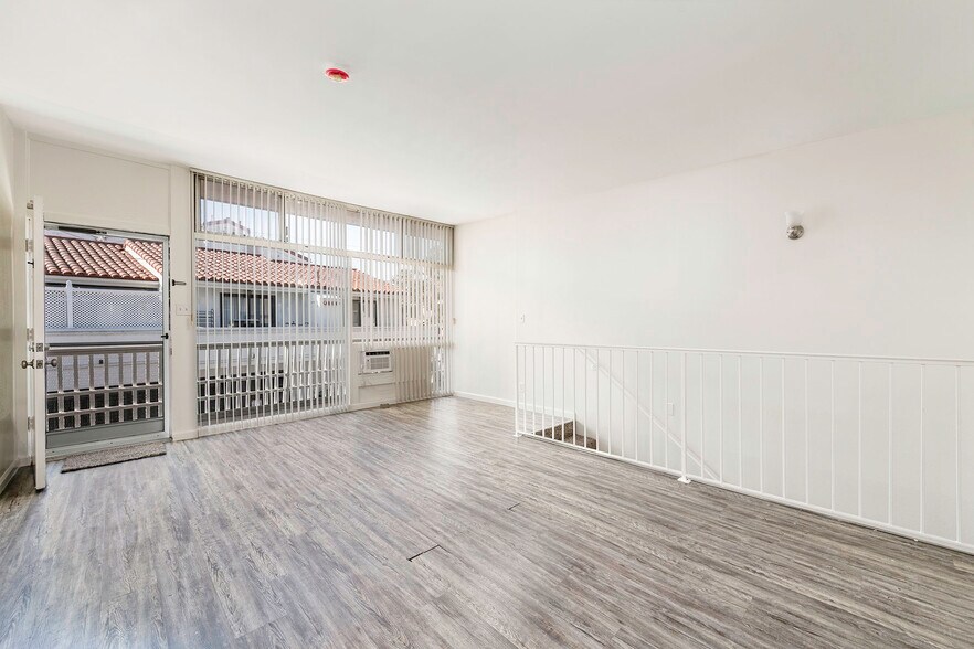 More Photos Of 24 Roswell Ave, Long Beach Apartments For Sale