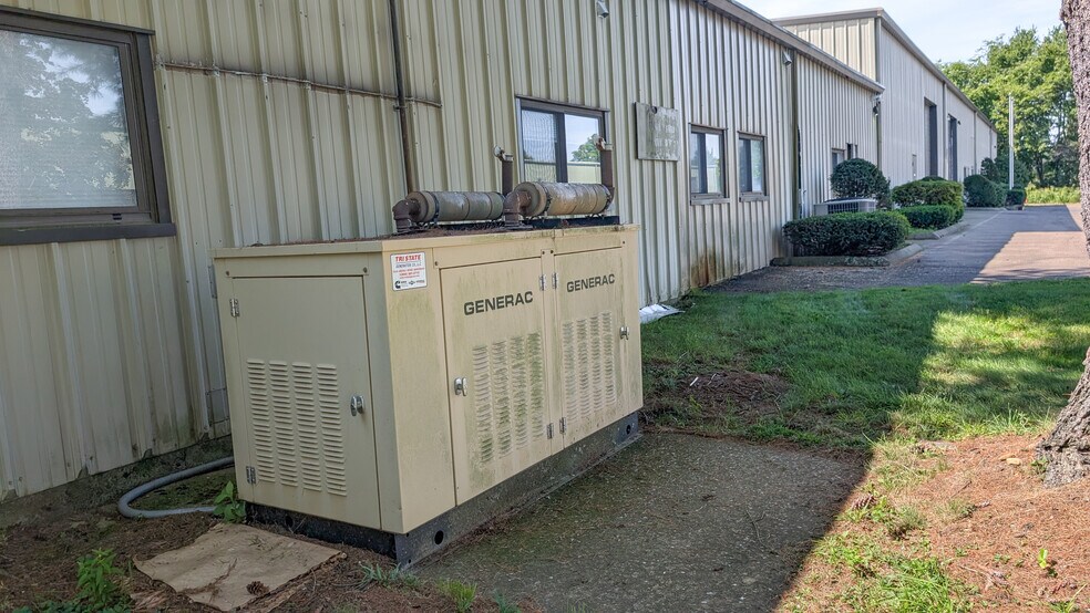 More Photos Of 242 Branford Rd, North Branford Light Manufacturing For Lease
