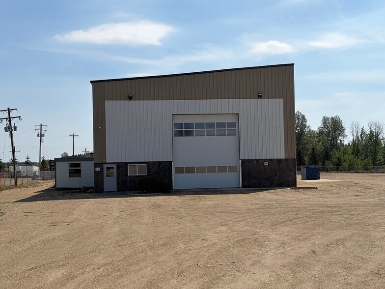 More Photos Of 11 & 13 - 27123 Highway 597, Blackfalds Warehouse For Lease