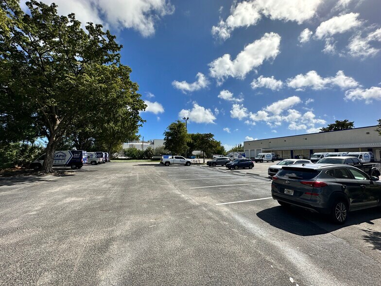 More Photos Of 2250 N Andrews Ave, Pompano Beach Warehouse For Lease