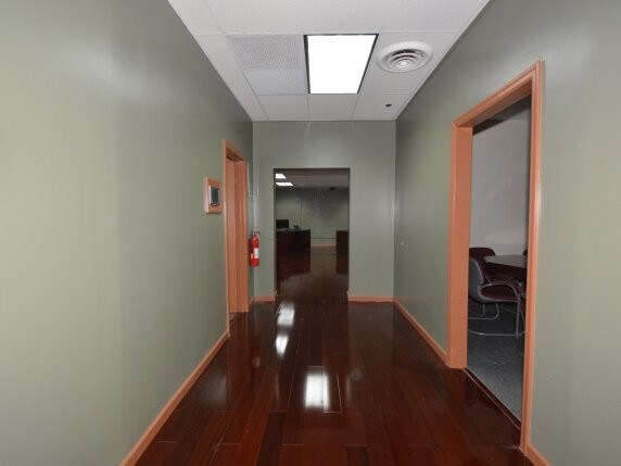 More Photos Of 108-122 New South Rd, Hicksville Warehouse For Lease