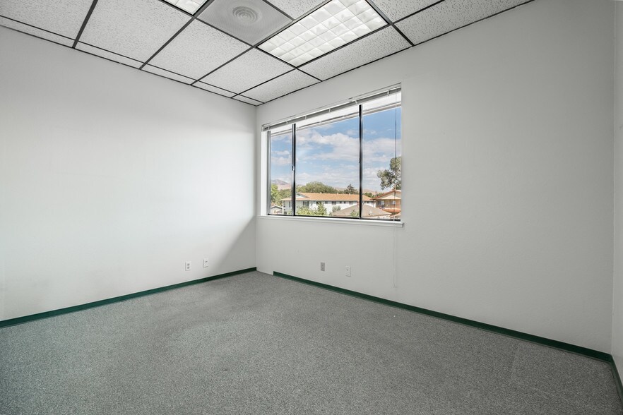 More Photos Of 110 W Arroyo St, Reno Office For Sale
