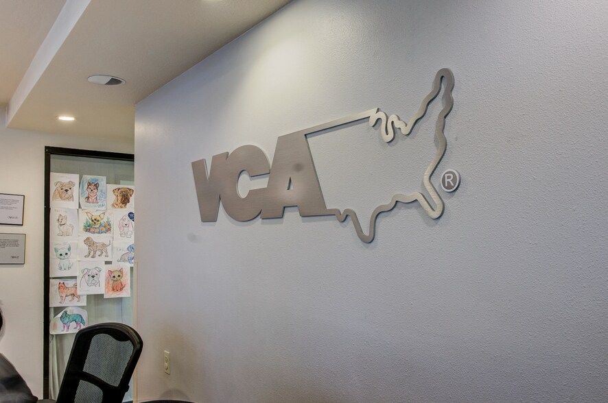 More Photos Of 1100 W Chapman Ave, Orange Veterinarian Kennel For Sale