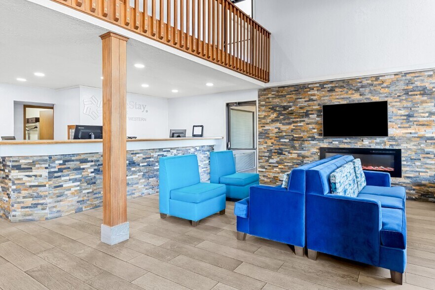 More Photos Of 2155 N 11th St, Beaumont Hotel For Sale