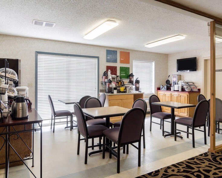 More Photos Of 2108 S Main St, Farmville Hotel For Sale