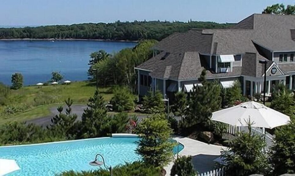 More Photos Of 886 Commercial St, Rockport Hotel For Sale