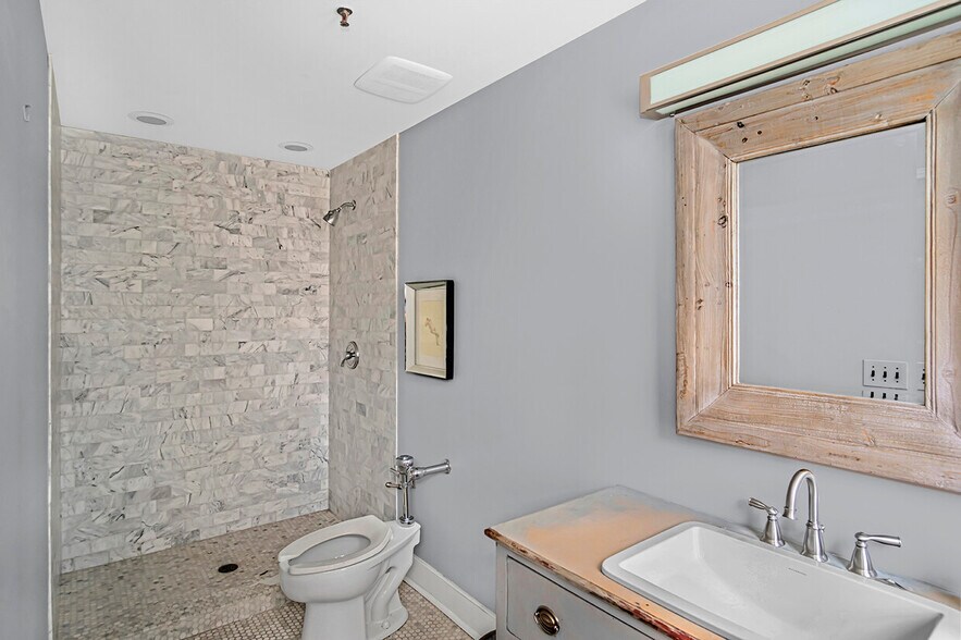 More Photos Of 1750 N Springfield Ave, Chicago Warehouse For Lease