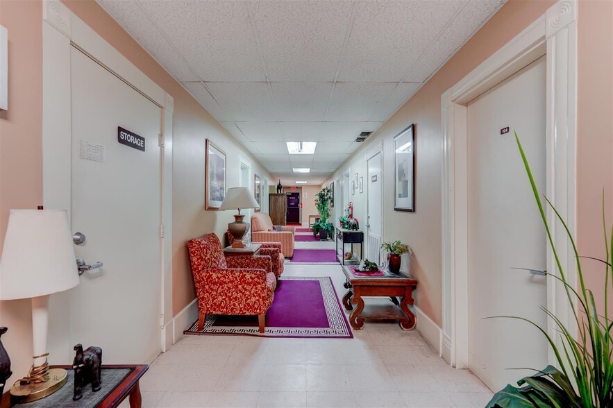 More Photos Of Londale Hotel, Houston Specialty For Sale