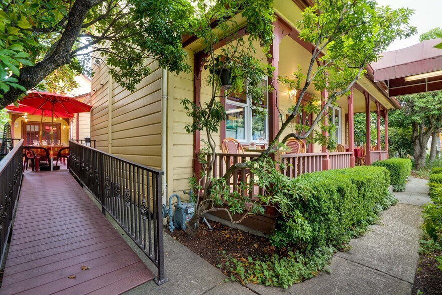 More Photos Of 729 NE 3rd St, Mcminnville Restaurant For Sale
