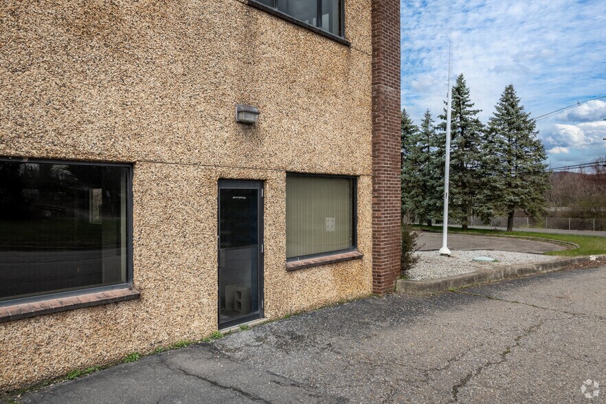 More Photos Of 7 Frontage Rd, Clinton Township Warehouse For Sale