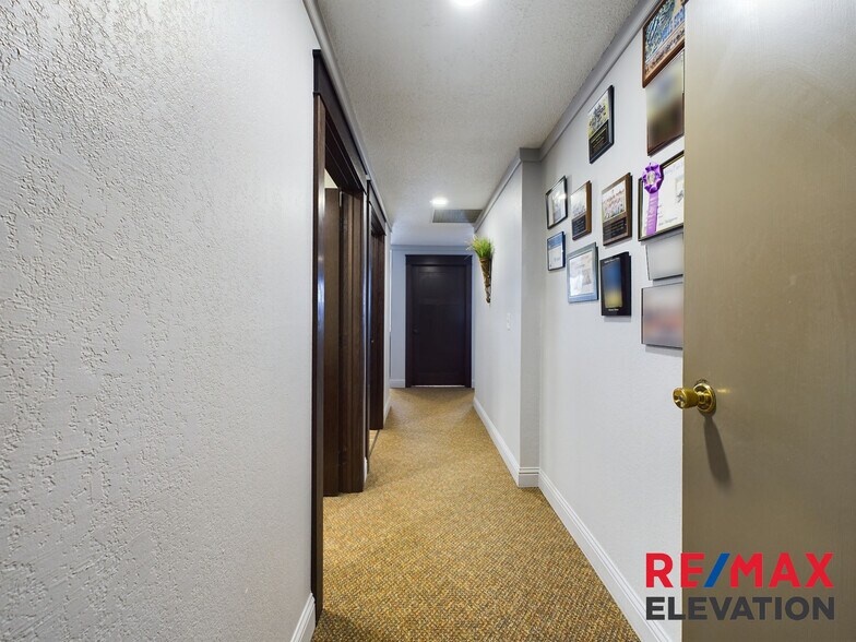 More Photos Of 915 W Fetterman St, Buffalo Office For Sale