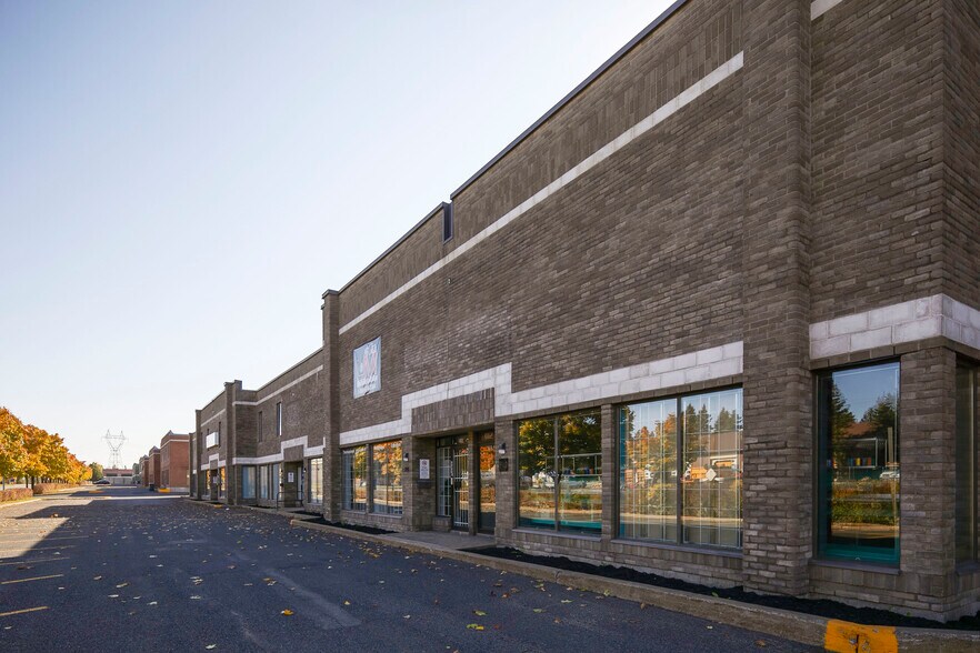 More Photos Of 908-926 Rue Jean-Neveu, Longueuil Warehouse For Lease