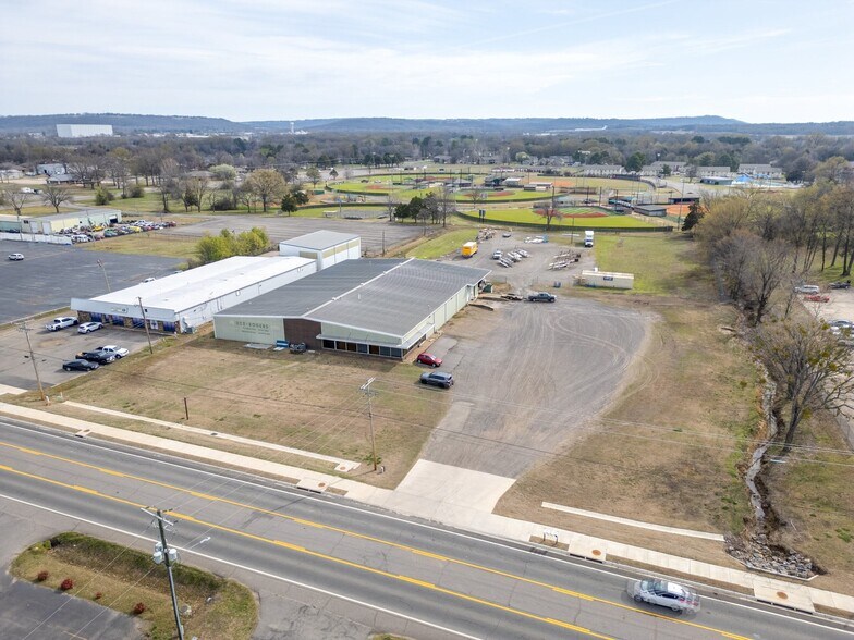 More Photos Of 1801 Knoxville Ave, Russellville Showroom For Sale