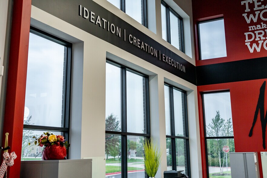 More Photos Of 205 SE 22nd St, Bentonville Office For Sale
