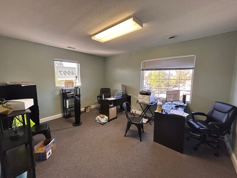 More Photos Of 4997 Glenway Ave, Cincinnati Office For Sale