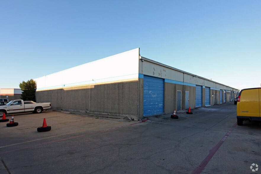 More Photos Of 10660 Wire Way, Dallas Warehouse For Lease