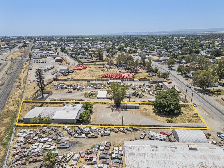 More Photos Of 245 N 7th St, Williams Light Distribution For Sale